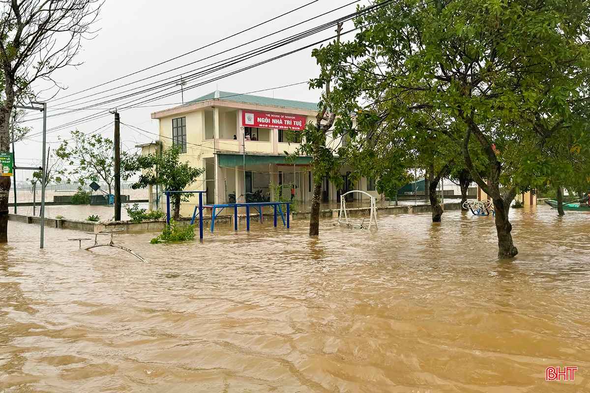 Những ngôi nhà văn hoá cộng đồng vững chắc giữa dòng nước dữ. bqbht_br_q2.jpg