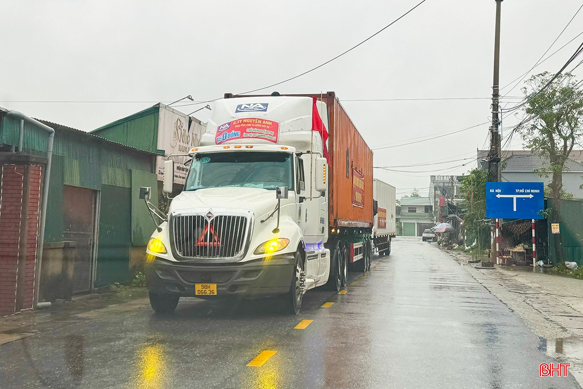 Hiện có rất nhiều đoàn thiện nguyện từ các tỉnh thành đổ về, nhà văn hoá cộng đồng có thể trở thành điểm trung chuyển hàng cứu trợ bqbht_br_q10.jpg