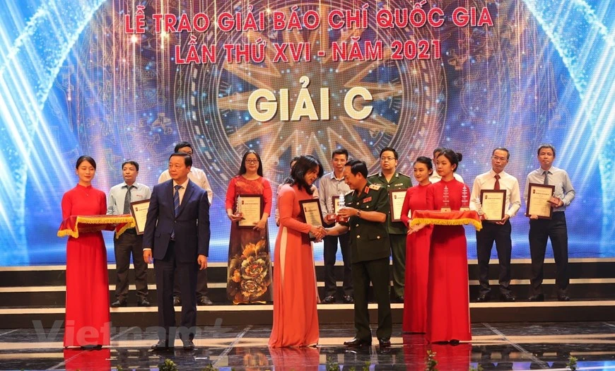 Nhóm tác giả Báo Hà Tĩnh nhận giải C - Giải Báo chí quốc gia năm 2021