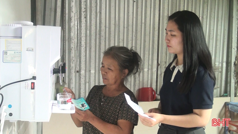 Bà Võ Thị Hợi (thôn Hòa Thịnh, xã Can Lộc) mua máy lọc nước sau khi cơ sở bán máy kết luận nước gia đình bà không đảm bảo chất lượng. bqbht_br_1.png