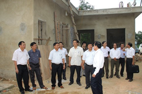 và kiểm tra tiến độ xây dựng công trình nhà máy nước