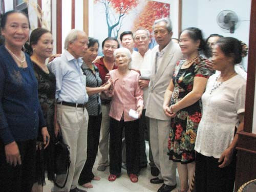 Mừng mừng tủi tủi ngày gặp lại sau 50 năm