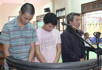 Các bị cáo nghe toà tuyên án