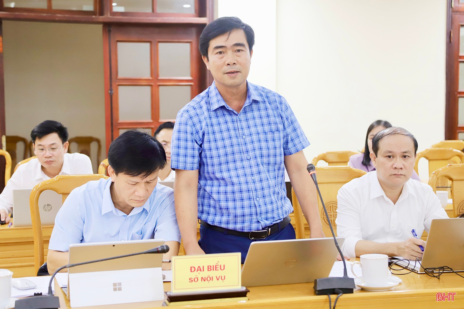 Phó Giám đốc Sở Nội vụ Bùi Quang Dương báo cáo kết quả triển khai một số nhiệm vụ chuẩn bị cho Đại hội Thi đua yêu nước tỉnh Hà Tĩnh lần thứ VIII. bqbht_br_img-3246-copy.jpg