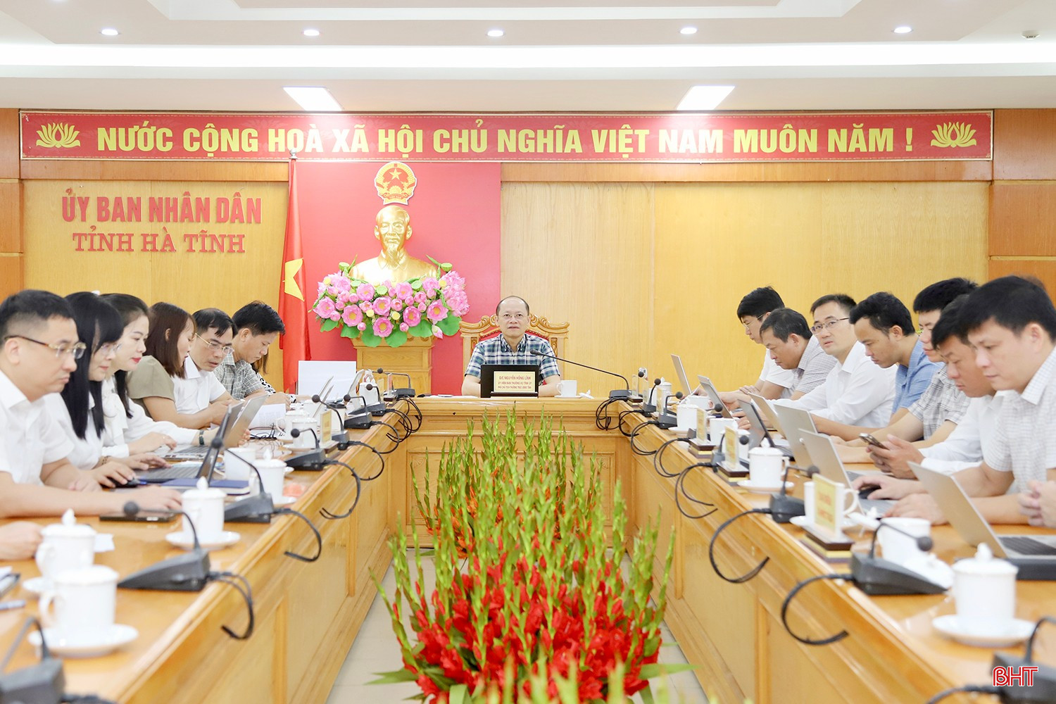 Phó Chủ tịch Thường trực UBND tỉnh Nguyễn Hồng Lĩnh điều hành điểm cầu Hà Tĩnh. bqbht_br_img-1066-copy-4191.jpg