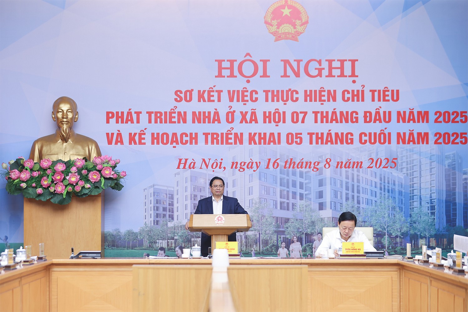 Thủ tướng Chính phủ Phạm Minh Chính chủ trì hội nghị. Ảnh: VGP/Nhật Bắc. 1755308063260449-17553081728201303256251-copy.jpg