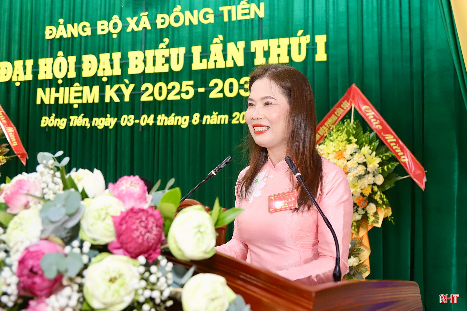 Phó Bí thư Thường trực Đảng ủy xã Đồng Tiến Trần Thị Hoa trình bày diễn văn khai mạc. Phó Bí thư Thường trực Đảng ủy xã Đồng Tiến Trần Thị Hoa trình bày diễn văn khai mạc.