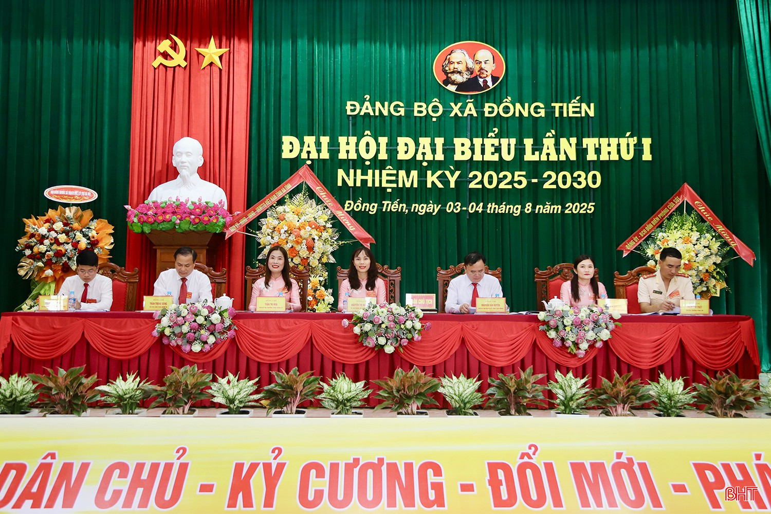 Đoàn chủ tịch điều hành đại hội. bqbht_br_img-9780-copy.jpg