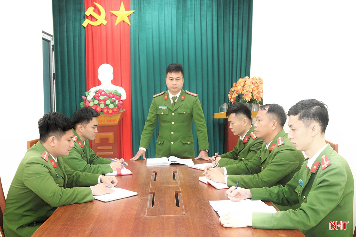 Các nhiệm vụ cấp trên giao phó luôn được Đại úy Phạm Khắc Núi quán triệt, chỉ đạo kịp thời trong đơn vị. bqbht_br_img-0037-copy.jpg