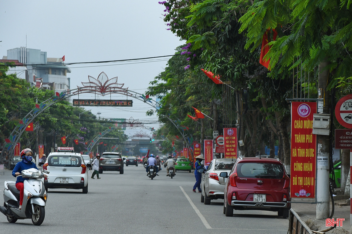 aĐường Phan Đình Phùng chật chội trước đây.jpg