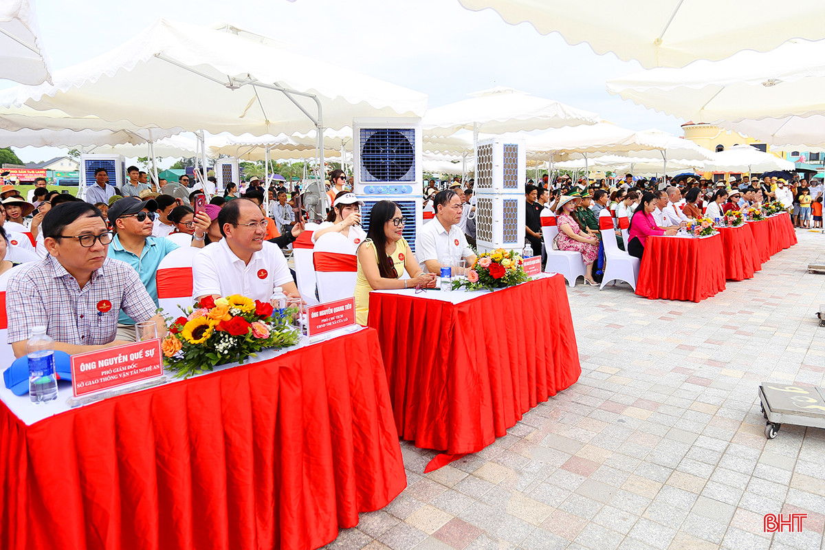 Đại biểu tham dự lễ khai trương. aIMG_4698.jpg