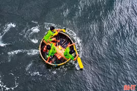 Thuyền thúng - chở nhịp đời trên sóng nước biển ngang