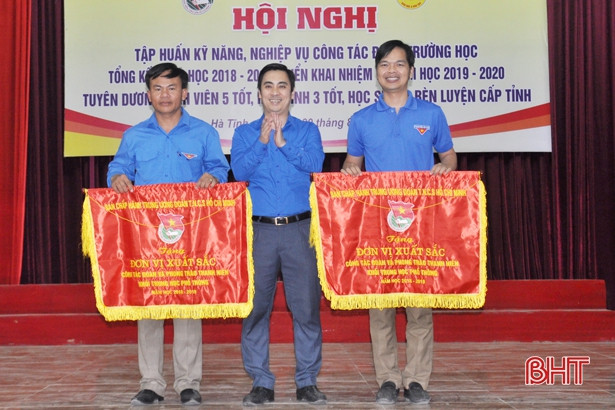 Hà Tĩnh vinh danh 38 “Sinh viên 5 tốt”, “Học sinh 3 tốt”