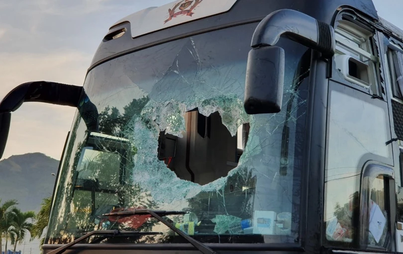 Hai xe khách tông nhau kinh hoàng, 40 người nhập viện, 1 người chết ảnh 4 Hai xe khách tông nhau kinh hoàng, 40 người nhập viện, 1 người chết