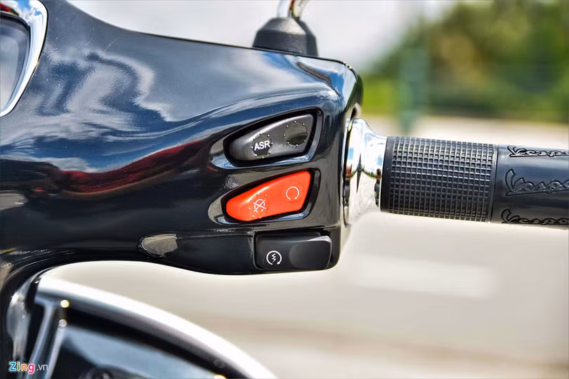 Vespa GTS 300 HPE - động cơ mới, giá 155 triệu đồng