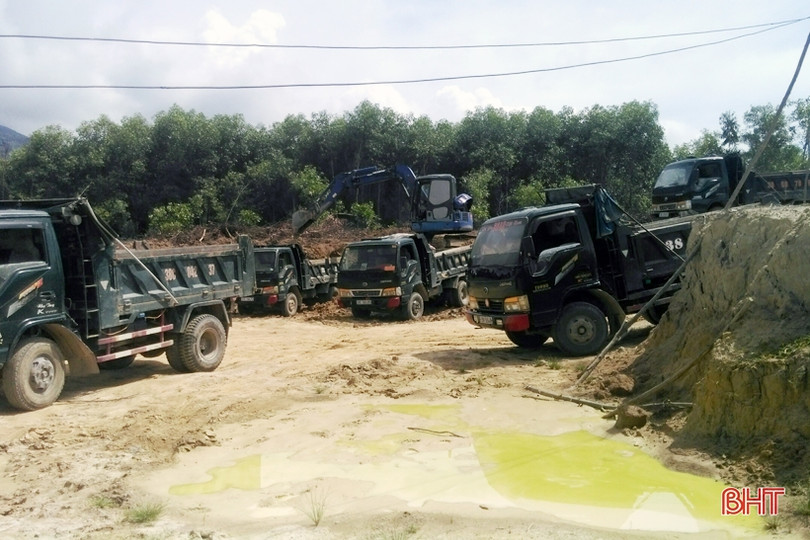 Một doanh nghiệp ở Lộc Hà “coi trời bằng vung”, khai thác cả ngàn khối đất khi chưa được phép!