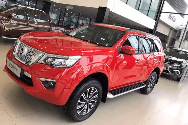 Xả hàng, Nissan Terra liên lục giảm giá cả trăm triệu đồng