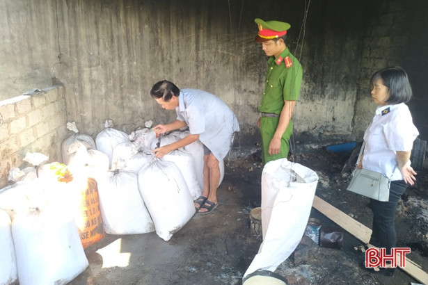 Phát hiện hơn 5 tạ mỡ “bẩn” trong cơ sở chế biến “chui” ở TP Hà Tĩnh