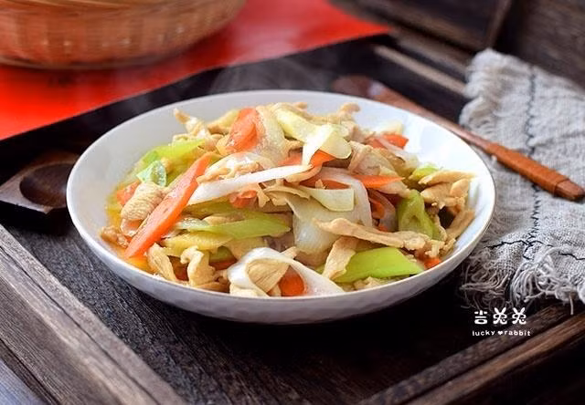 6 món thịt xào ngon bổ rẻ giúp “đổi gió” bữa cơm gia đình