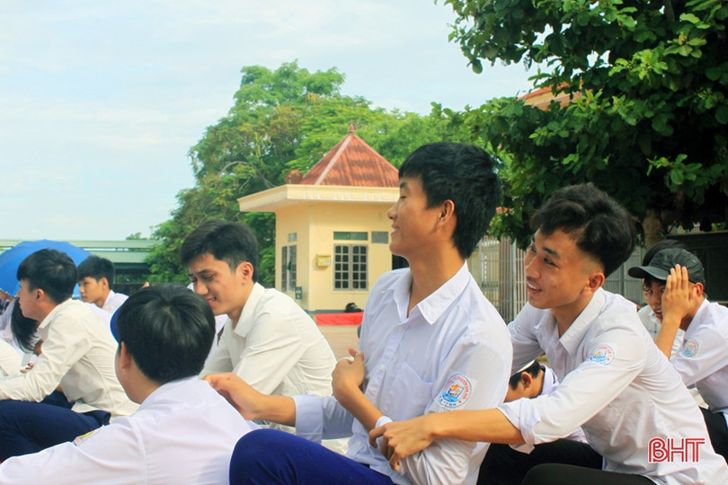 Những khoảnh khắc vui tươi ngày tựu trường của học sinh Hà Tĩnh
