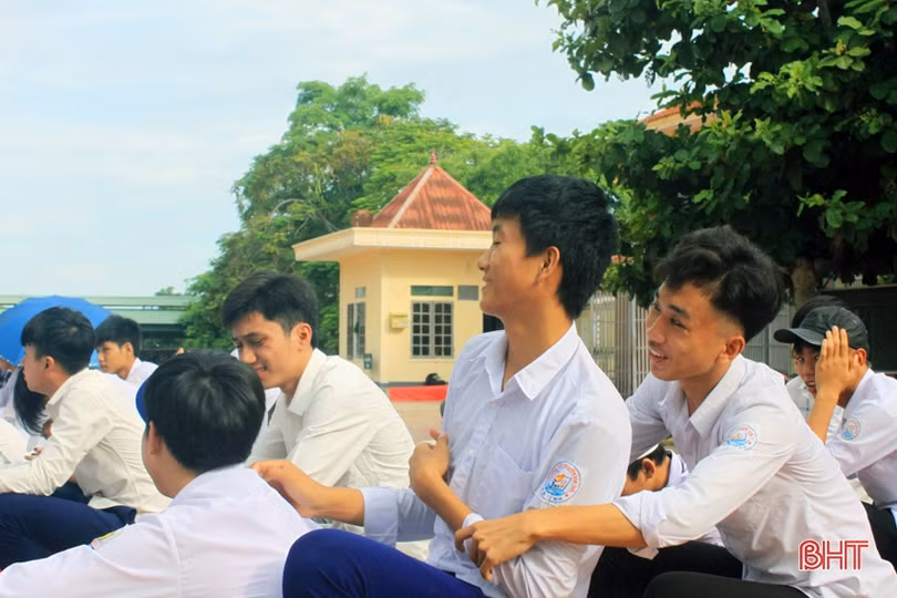 Những khoảnh khắc vui tươi ngày tựu trường của học sinh Hà Tĩnh