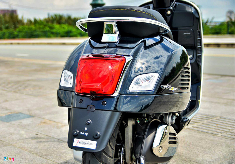 Vespa GTS 300 HPE - động cơ mới, giá 155 triệu đồng