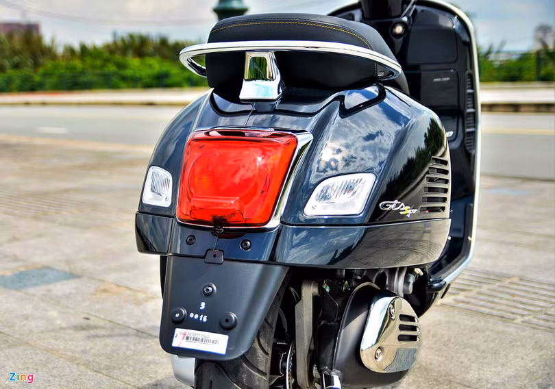 Vespa GTS 300 HPE - động cơ mới, giá 155 triệu đồng