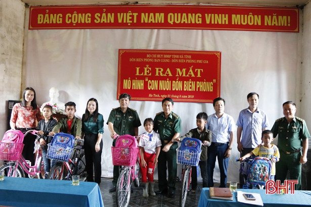 Các đồn biên phòng Hà Tĩnh nhận nuôi học sinh người dân tộc hoàn cảnh khó khăn