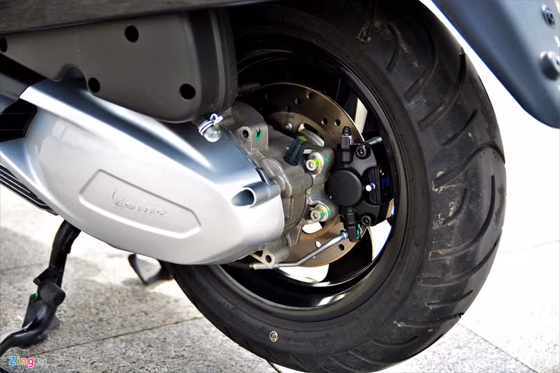 Vespa GTS 300 HPE - động cơ mới, giá 155 triệu đồng