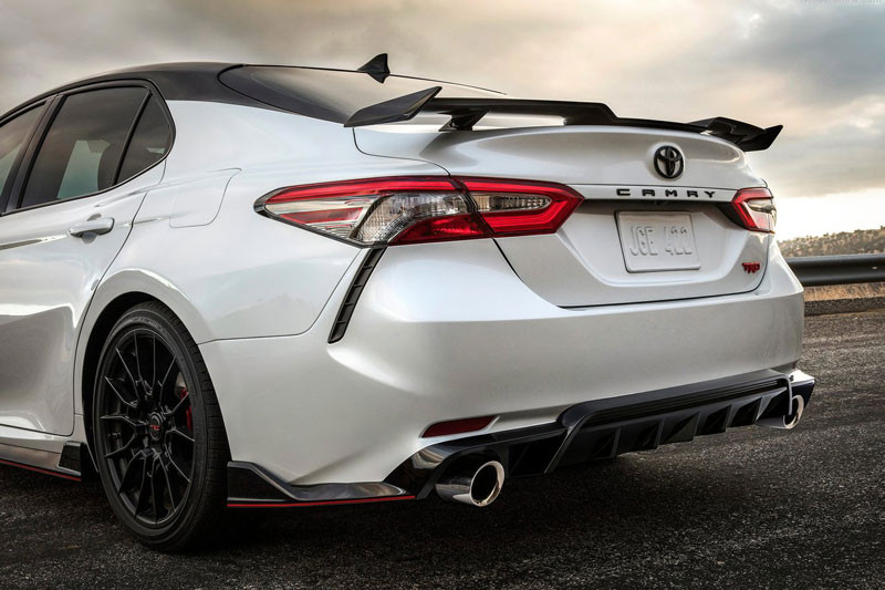 “Soi” Toyota Camry TRD 2020 giá hơn 700 triệu đồng