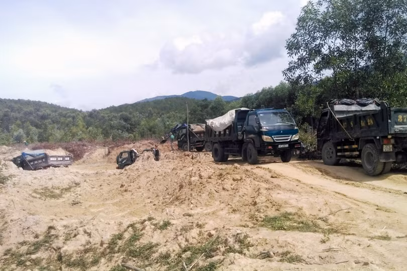 Một doanh nghiệp ở Lộc Hà “coi trời bằng vung”, khai thác cả ngàn khối đất khi chưa được phép!