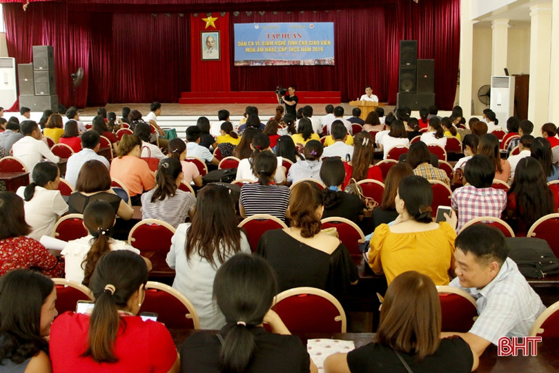 Gần 200 giáo viên âm nhạc Hà Tĩnh tập huấn về dân ca ví, giặm Nghệ Tĩnh