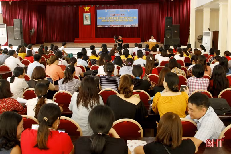 Gần 200 giáo viên âm nhạc Hà Tĩnh tập huấn về dân ca ví, giặm Nghệ Tĩnh