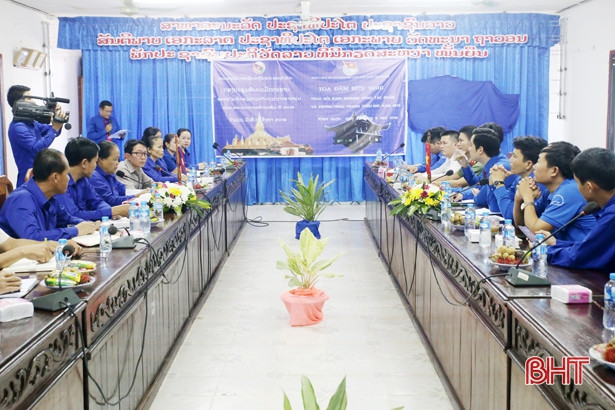 Đoàn tình nguyện Hà Tĩnh khám, cấp thuốc cho hơn 500 người dân Lào