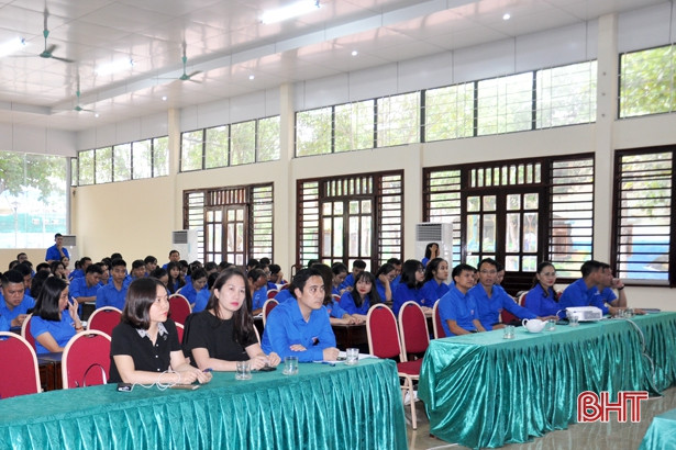 Hà Tĩnh vinh danh 38 “Sinh viên 5 tốt”, “Học sinh 3 tốt”