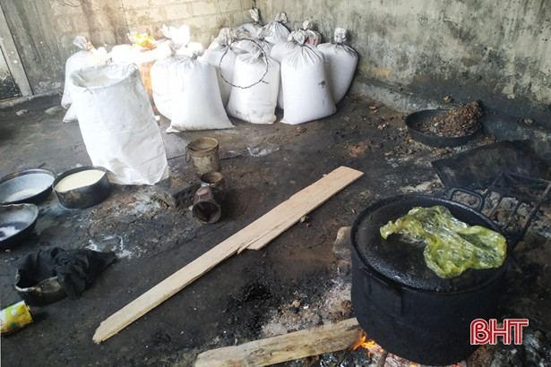 Phát hiện hơn 5 tạ mỡ “bẩn” trong cơ sở chế biến “chui” ở TP Hà Tĩnh