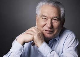 Aitmatov là một trong số những cây bút huyền thoại của văn học Xô viết. Ảnh: Nomady. Giamilia - câu chuyện tình đẹp nhất thế giới