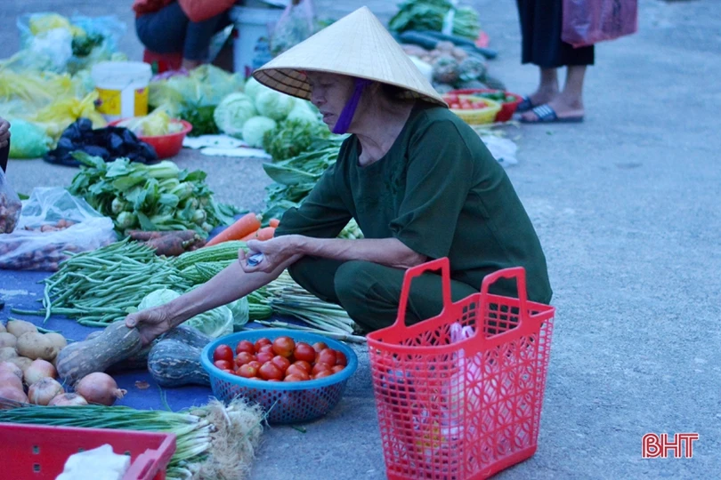 Khám phá chợ đêm gần trăm tuổi ở Hà Tĩnh