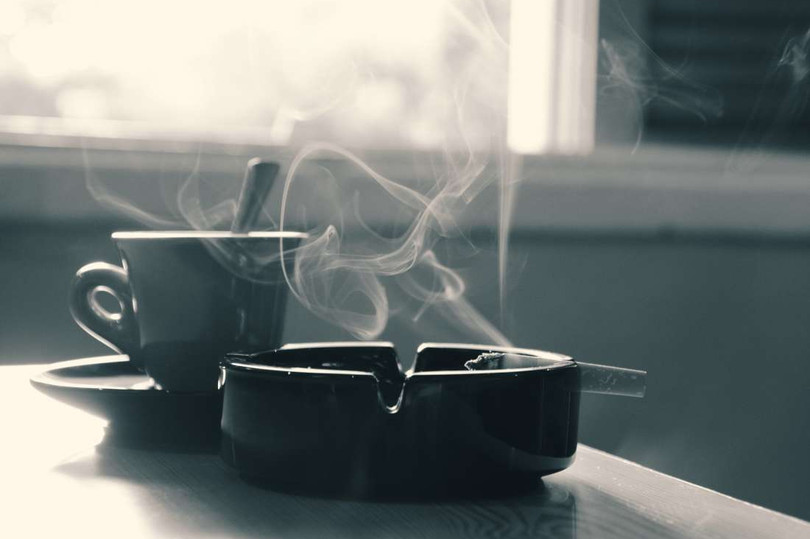 Khói thuốc lá làm tăng vi khuẩn kháng thuốc 1 Khói thuốc lá làm tăng vi khuẩn kháng thuốc