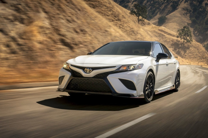 “Soi” Toyota Camry TRD 2020 giá hơn 700 triệu đồng