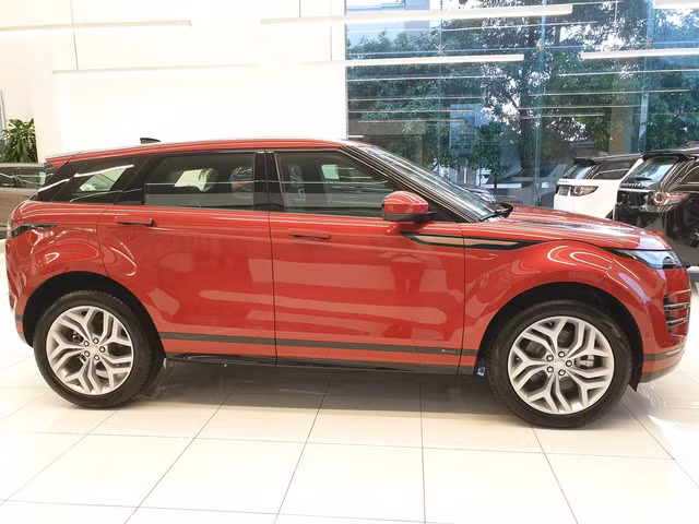 Cận cảnh Range Rover Evoque 2020 vừa về Việt Nam, giá 3,68 tỷ đồng