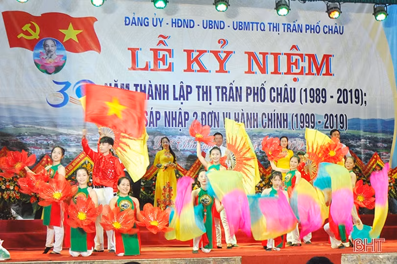 Thị trấn Phố Châu đón nhận Bằng khen của Thủ tướng Chính phủ