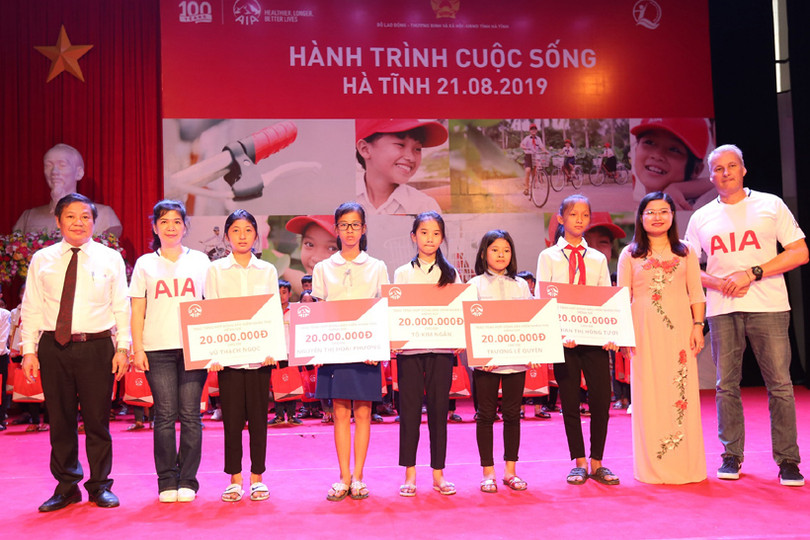 “Hành trình Cuộc sống” – mang niềm vui đến trẻ em khó khăn Hà Tĩnh