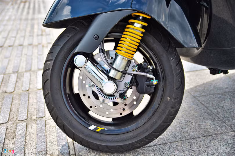 Vespa GTS 300 HPE - động cơ mới, giá 155 triệu đồng