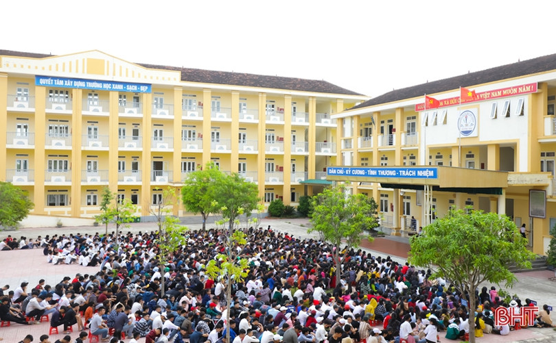 Những khoảnh khắc vui tươi ngày tựu trường của học sinh Hà Tĩnh