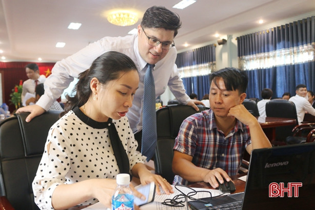 Giảng viên Mỹ trao đổi kinh nghiệm giảng dạy tại Trường Đại học Hà Tĩnh