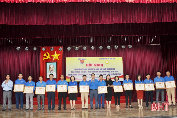 Hà Tĩnh vinh danh 38 “Sinh viên 5 tốt”, “Học sinh 3 tốt”