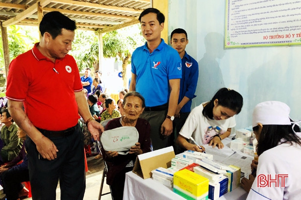 Hơn 200 người dân Kỳ Hợp được khám, cấp thuốc miễn phí trị giá 30 triệu đồng
