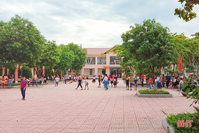 Những khoảnh khắc vui tươi ngày tựu trường của học sinh Hà Tĩnh