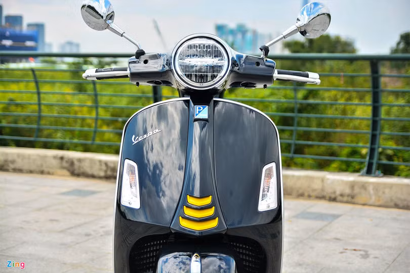Vespa GTS 300 HPE - động cơ mới, giá 155 triệu đồng